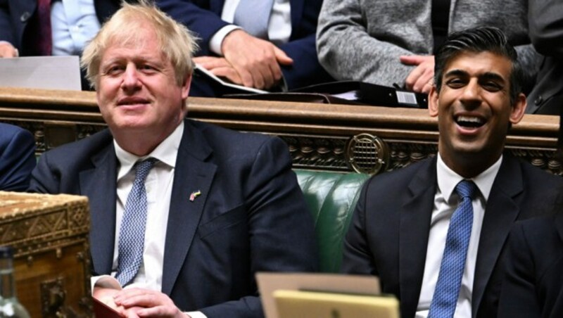 Boris Johnson (li.) tadelt seinen Nach-Nachfolger Sunak. (Bild: APA / Photo by JESSICA TAYLOR / UK PARLIAMENT / AFP)