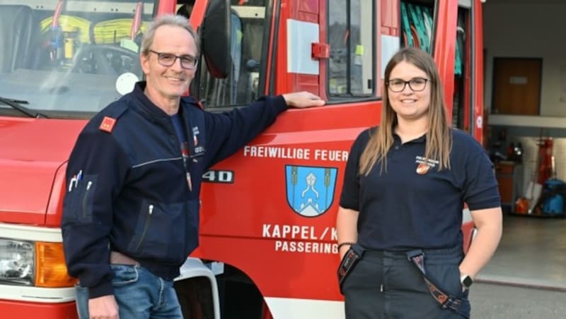 Schon als kleines Kind war Sophie oft im Rüsthaus mit dabei. Ihr Papa Alfred ist bereits seit 44 Jahren Teil der FF Passering. Ein tolles Team! (Bild: Hronek Eveline)