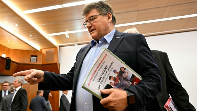 Arbeitnehmervertreter Rainer Wimmer (PRO-GE) zeigt sich kampfbereit (Bild: APA/HELMUT FOHRINGER)