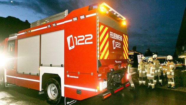 Der Unfallwagen wurden von den Einsatzkräften der Feuerwehr Hohenems geborgen (Archivbild).  (Bild: Mathis Fotografie)