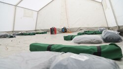 Am Dienstag sind die ersten Flüchtlinge in den Zelten untergebracht worden. (Bild: Birbaumer Christof)