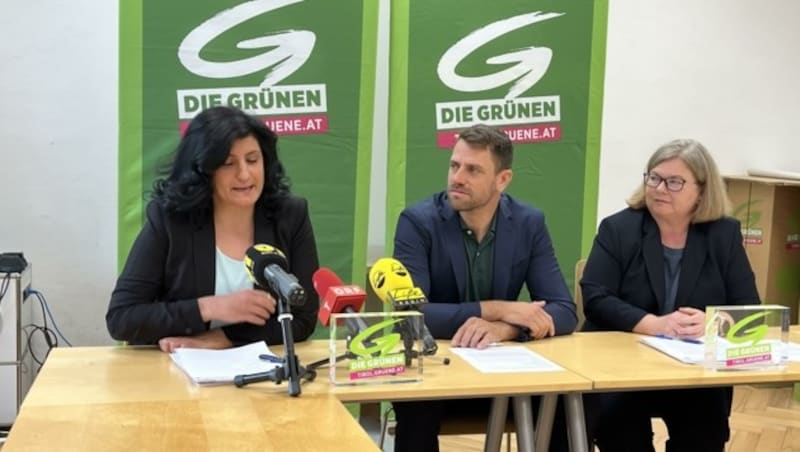 Die frühere Innsbrucker GR Zeliha Arslan, Klubobmann Gebi Mair und Petra Wohlfahrtstätter bilden das grüne Landtagsteam (Bild: Neuner Philipp)