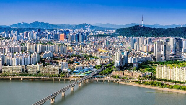 Seoul ist eine wachsende Wirtschaftsmetropole, die kürzlich durch Nordkoreas Raketentests wieder in Unruhe versetzt wurde (Bild: GoranQ)