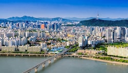 Seoul ist eine wachsende Wirtschaftsmetropole, die kürzlich durch Nordkoreas Raketentests wieder in Unruhe versetzt wurde (Bild: GoranQ)