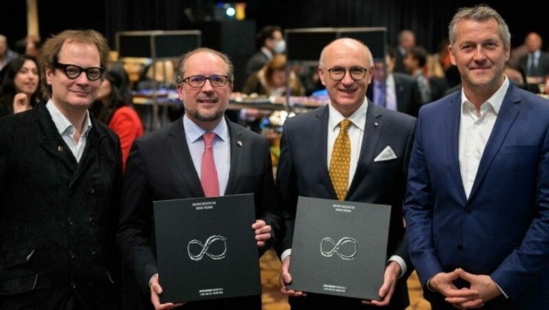 Norbert Trawöger, Alexander Schallenberg, Wolfgang Angerholzer und Markus Poschner (v. l.) in Seoul (Bild: Michael Gruber)