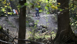 Die BMX-Strecke in der Josefiau wird fertiggestellt - als Ersatz für jene an der Salzach. (Bild: Tröster Andreas)