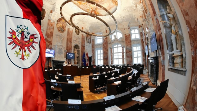 Der Sitzungssaal des Tiroler Landtags. (Bild: Christof Birbaumer)