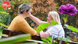 Mama Sabine (rechts) ist stets für ihre Familie und Freunde da. (Bild: Evelyn Hronek)