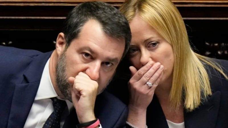 Atomfans: Giorgia Meloni und Matteo Salvini (Bild: AP/Alessandra Tarantino)