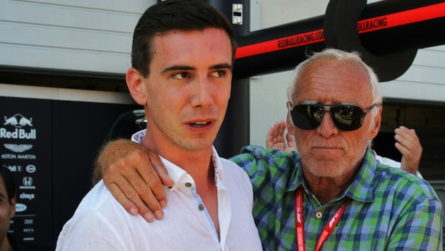 Dietrich Mateschitz und sein Sohn Mark (Bild: Alexander Schuhmann / dpa Picture Alliance / picturedesk.com)