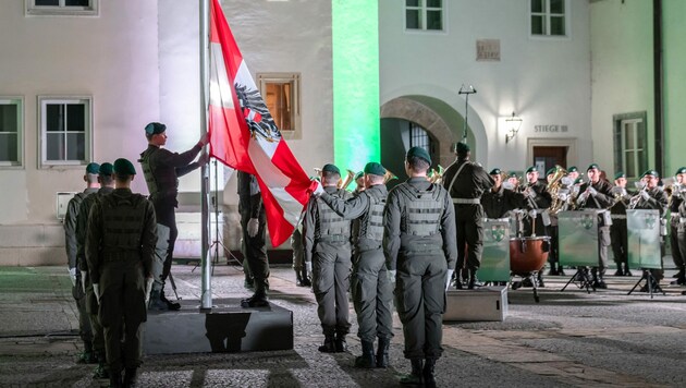Als Höhepunkt wurde die österreichische Flagge gehisst. (Bild: Land Steiermark/Binder)