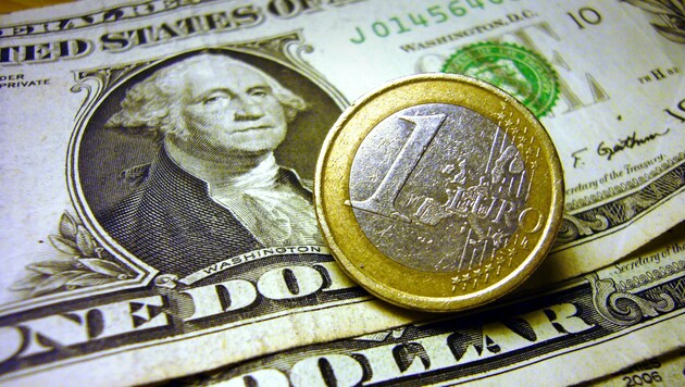 Donnerstagfrüh entspricht ein Euro 1,0035 US-Dollar. (Bild: Frank Hoermann / dpa Picture Alliance / picturedesk.com)