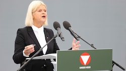 Verteidigungsministerin Klaudia Tanner (ÖVP) (Bild: APA/FLORIAN WIESER)
