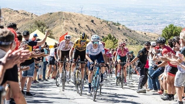 Gregor Mühlberger (vorne) leistete bei der Vuelta a Espana wichtige Arbeit fürs Team. (Bild: Instagram/Gregor Mühlberger)