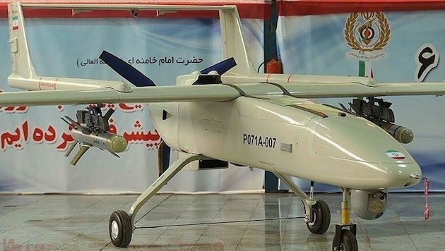 Eine Mohajer-6-Drohne aus iranischer Produktion, die zuletzt von Russland über dem Schwarzen Meer eingesetzt wurde - und mit Rotax-Motoren unbekannter Herkunft laufen soll. (Bild: OSINT)