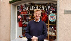 Chris Clee sperrt seinen English Shop zu - am 24. Dezember sperrt er zum letzten Mal auf (Bild: Tschepp Markus)