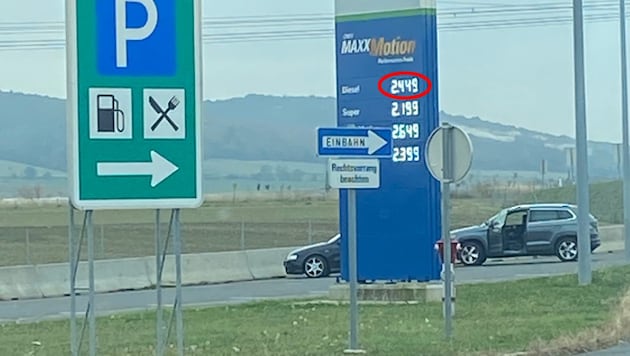 Der Dieselpreis ist wieder im Steigen begriffen. An Autobahnen - sogar hier bei St. Margarethen im Burgenland und damit schon in der Nähe von Ungarn - sind Preise um 2,50 keine Seltenheit. (Bild: „Krone“-Leserreporterin Anja)