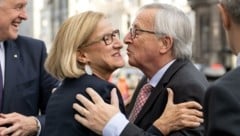 „Küsserkönig“ Juncker mit Landeshauptfrau Mikl-Leitner (Bild: NLK Pfeffer)