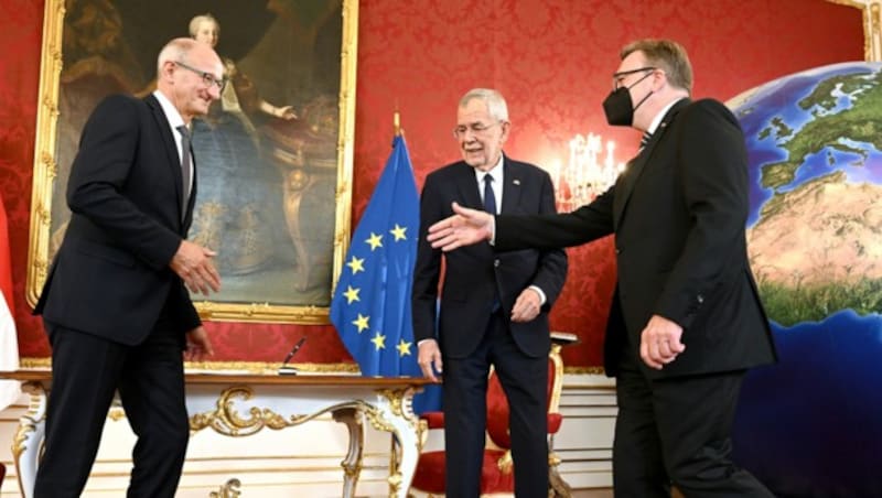 Auch Platter war bei der Angelobung in Wien dabei. (Bild: APA/ROLAND SCHLAGER)