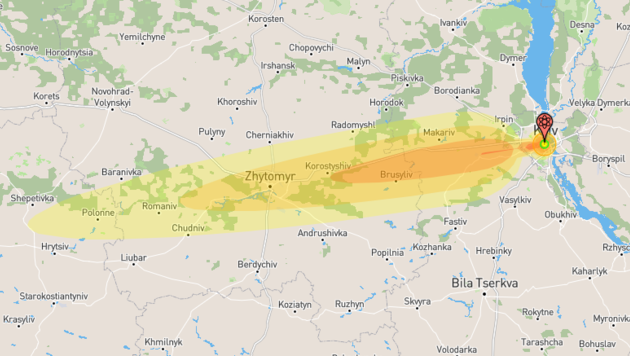 Der geschätzte Fallout bei einer Windgeschwindigkeit von 1 km/h von Kiew in Richtung Wien: Die roten Bereiche des glockenförmigen Fallouts markieren die Zonen mit extremer Strahlung, die gelben Bereiche mit geringerer Strahlung. (Bild: NUKEMAP)