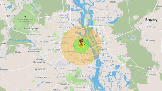 Der gelbe Kreis markiert die Größe des Feuerballs beim Abfeuern einer taktischen Atomwaffe mit 200 Kilotonnen. Der grüne Kreis kennzeichnet die tödlich verstrahlte Zone. Im orangen Bereich ist die Wahrscheinlichkeit hoch, sich Verbrennungen dritten Grades zuzuziehen. Im Falle einer solchen Katastrophe wird die Zahl der Todesopfer in Kiew auf 148.620 geschätzt. (Bild: NUKEMAP)