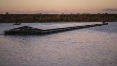 In Grafenwörth (NÖ) wird eine schwimmende Fotovoltaik-Anlage gebaut. (Bild: APA/EVN/DANIELA MATEJSCHEK)