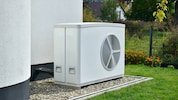 Die Wärmepumpe ist auch deshalb kein Allheilmittel, weil sie für den Betrieb Strom braucht. Und ...