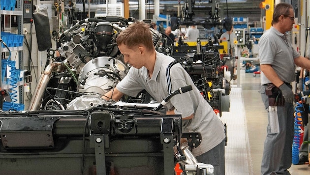 Müssen die Angestellten der Autoindustrie bald wieder in Kurzarbeit? (Bild: Magna)