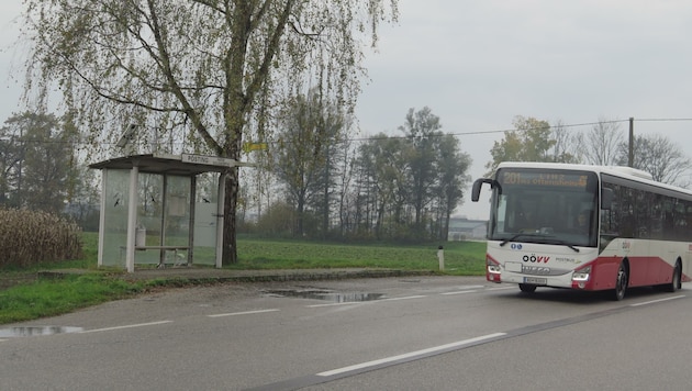 Die Haltestelle in Pösting bleibt auch weiterhin verwaist. (Bild: Schütz Markus)