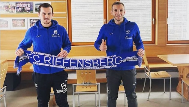 Riefensberg-Urgestein Stefan Feuerstein (li.) und Julian Birgfellner. (Bild: Fliesen Jams FC Riefensberg)