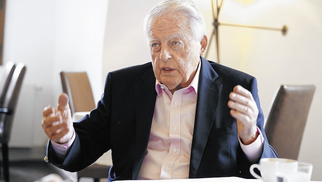 The former chancellor in conversation with the "Krone". (Bild: Peter Tomschi)