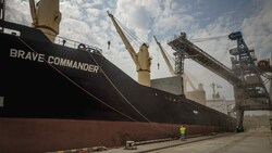 Die „Brave Commander“ transportierte im August 23.000 Tonnen Getreide aus der Ukraine nach Äthiopien. (Bild: OLEKSANDR GIMANOV / AFP)