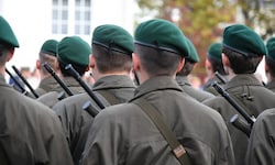 EU-Waffenlieferungen an die Ukraine lehnt die KPÖ ab und fordert ein Verbot von ...