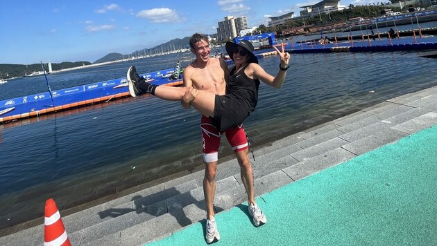 Leon Pauger und Lisa Perterer haben zusammen viel Spaß - zuletzt trug er Bregenzer seine Kärntner Kollegin beim Weltcup in Südkorea sogar auf Händen. (Bild: Privat)