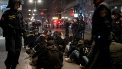 Polizeieinsatz in Linz in der Halloween-Nacht (Bild: Kerschbaummayr)