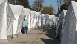 Die Zelte in St. Georgen sorgen weiter für Diskussionen. (Bild: Daniel Scharinger)