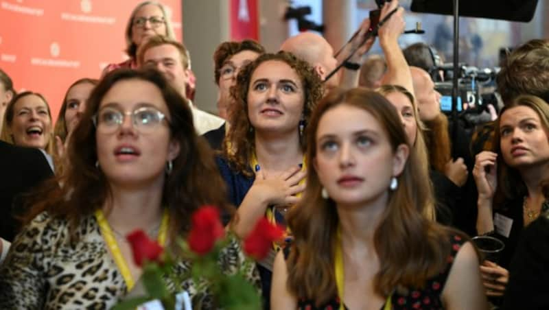 Unterstützer der Sozialdemokraten bei der Verkündung des Wahlergebnisses (Bild: AFP)