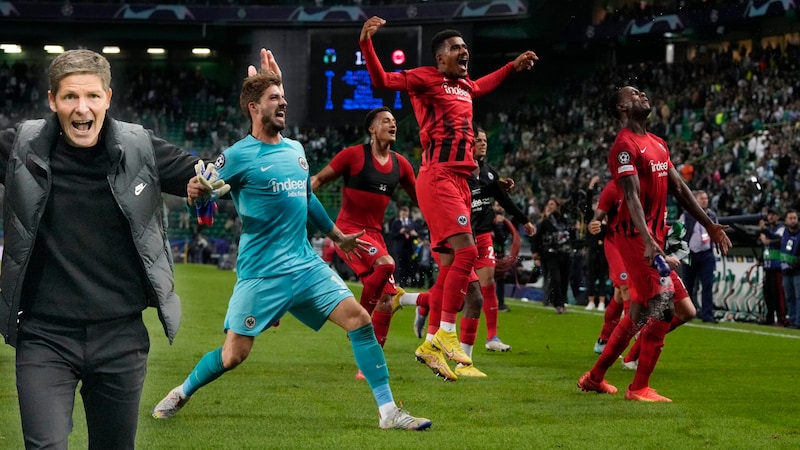 Oliver Glasner (left) led Eintracht Frankfurt to Europa League triumph in 2022. (Bild: ASSOCIATED PRESS)