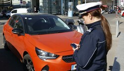 Seit März dieses Jahres gelten die Parkzonen bis an den Stadtrand. Was hat das gebracht? (Bild: Groh Klemens)