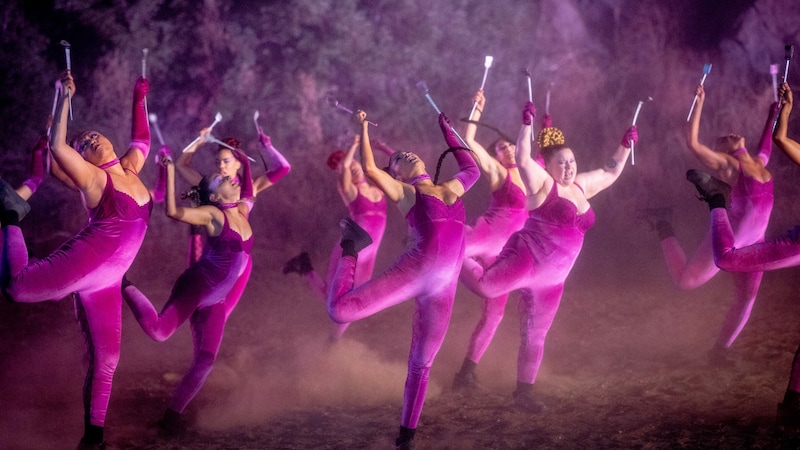 Neben sexy Dessous gab es bei Rihannas Show auch heiße Rhythmen und coole Choreografien. (Bild: 2022 Getty Images)