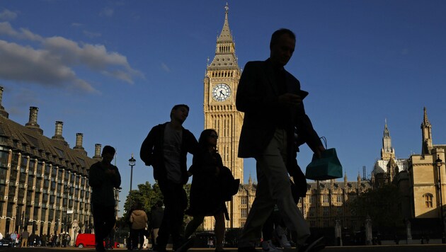 Das Gerüst, das den Elisabeth Tower, das Wahrzeichen Londons mit dem Spitznamen Big Ben, verhüllt hatte, wurde im Dezember 2021 entfernt. (Bild: AFP/Carlos Jasso)