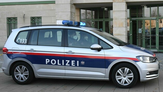 Polizeiauto verschmutzt: Die Reinigung muss der 18-Jährige bezahlen. (Bild: Huber Patrick)