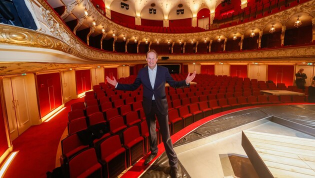 Carl Philip von Maldeghem präsentiert das umgebaute Landestheater. Der Umbau kostete 13,6 Millionen Euro. Finanziert wurde dies durch Stadt und Land. (Bild: Tschepp Markus)