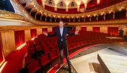Carl Philip von Maldeghem präsentiert das umgebaute Landestheater. Der Umbau kostete 13,6 Millionen Euro. Finanziert wurde dies durch Stadt und Land. (Bild: Tschepp Markus)