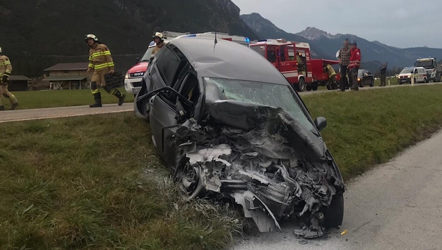 Das Auto des Deutschen fing nach dem Crash Feuer. (Bild: zoom.tirol)