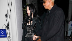 Cher hält die Hand von Alexander Edwards ganz fest. (Bild: www.PPS.at)