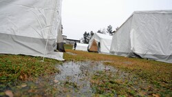 Die Zelte in Absam, die mittlerweile abgebaut wurden. (Bild: Birbaumer Christof)