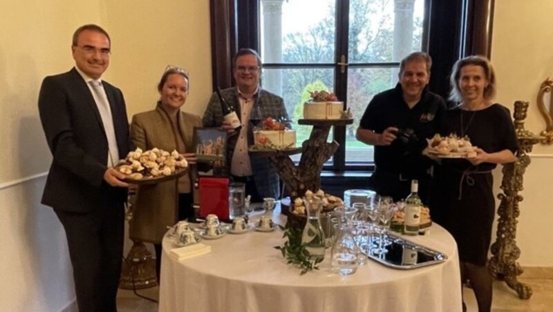 Gilbert Lang, Andreas Bruckner, Irmgard Pomper und Constanze Schinner laden zur Langen Nacht der Hochzeit ins Schloss Rotenturm ein. (Bild: Schulter Christian)