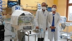 Ein „fliegendes Team“ aus dem Donauspital unter Primar Herbert Kurz (im Bild mit Bereichsleitung Andrea Lehensteiner) soll die Babystation in der Klinik Floridsdorf mitbetreuen. (Bild: Gerhard Bartel)