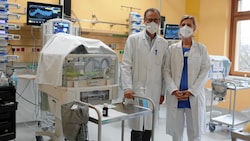 Ein „fliegendes Team“ aus dem Donauspital unter Primar Herbert Kurz (im Bild mit Bereichsleitung Andrea Lehensteiner) soll die Babystation in der Klinik Floridsdorf mitbetreuen. (Bild: Gerhard Bartel)